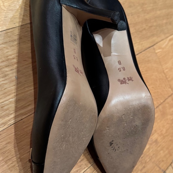 Coach Leather Point Cap Toe logo Black Heels. Size 8.5 - Picture 4 of 9